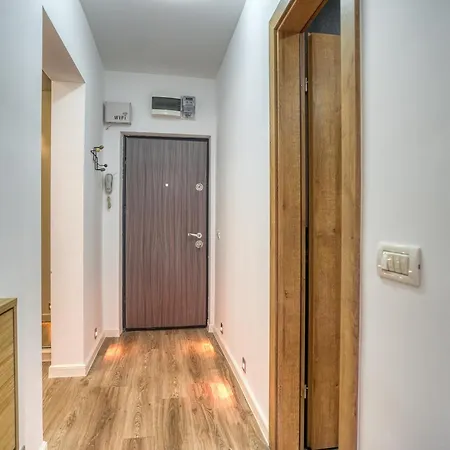 City Chic Retreat: Newly Renovated 1Br Apartment Bucharest Exterior photo