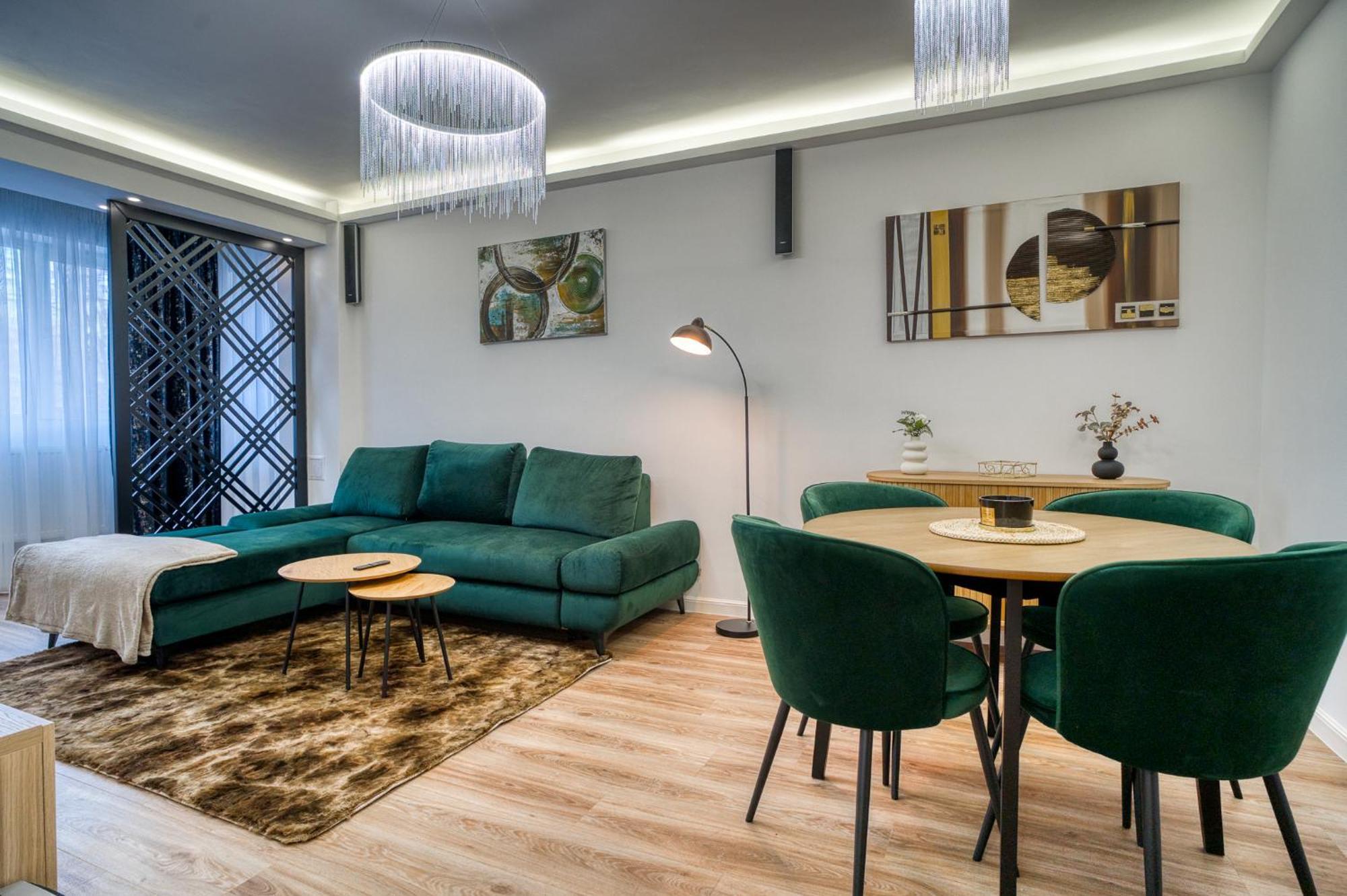 Chic Retreat: Newly Renovated 1br * Bucharest