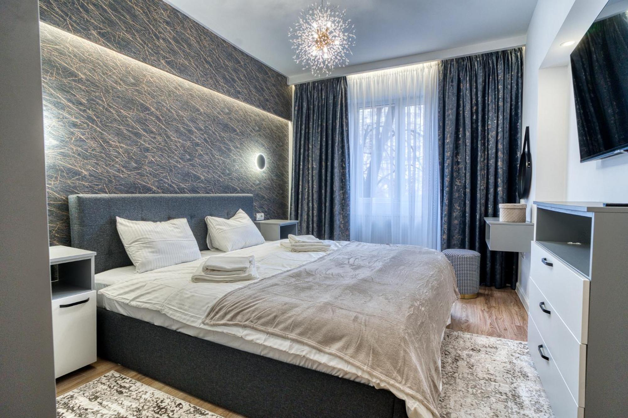 Apartment Chic Retreat: Newly Renovated 1br Bucharest