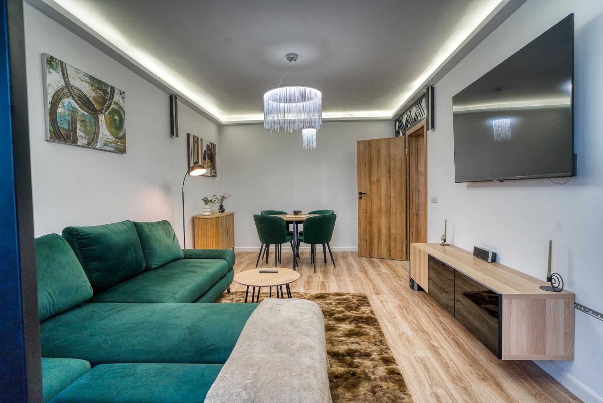 Chic Retreat: Newly Renovated 1br Apartment *