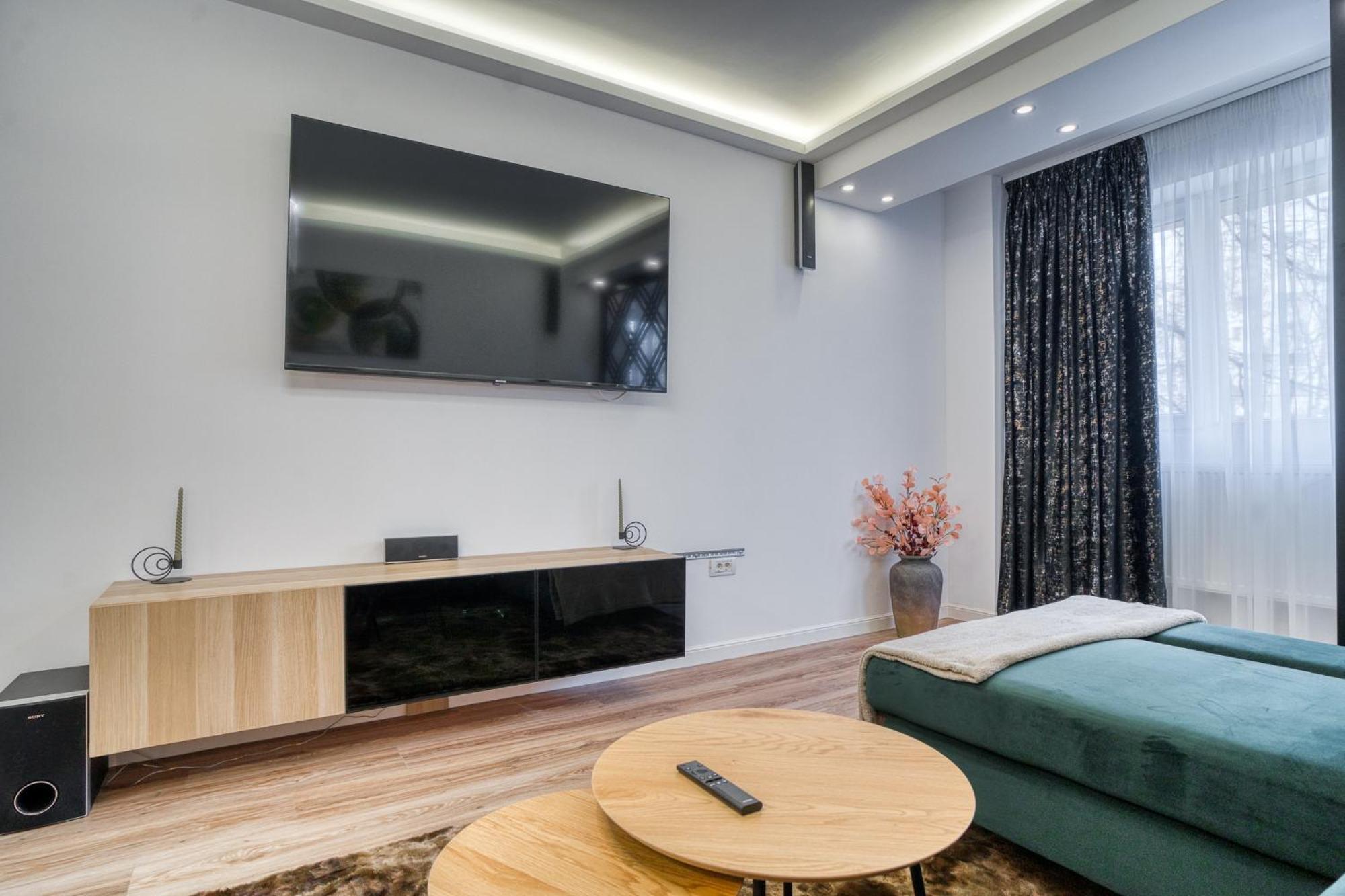 Chic Retreat: Newly Renovated 1br Apartment *