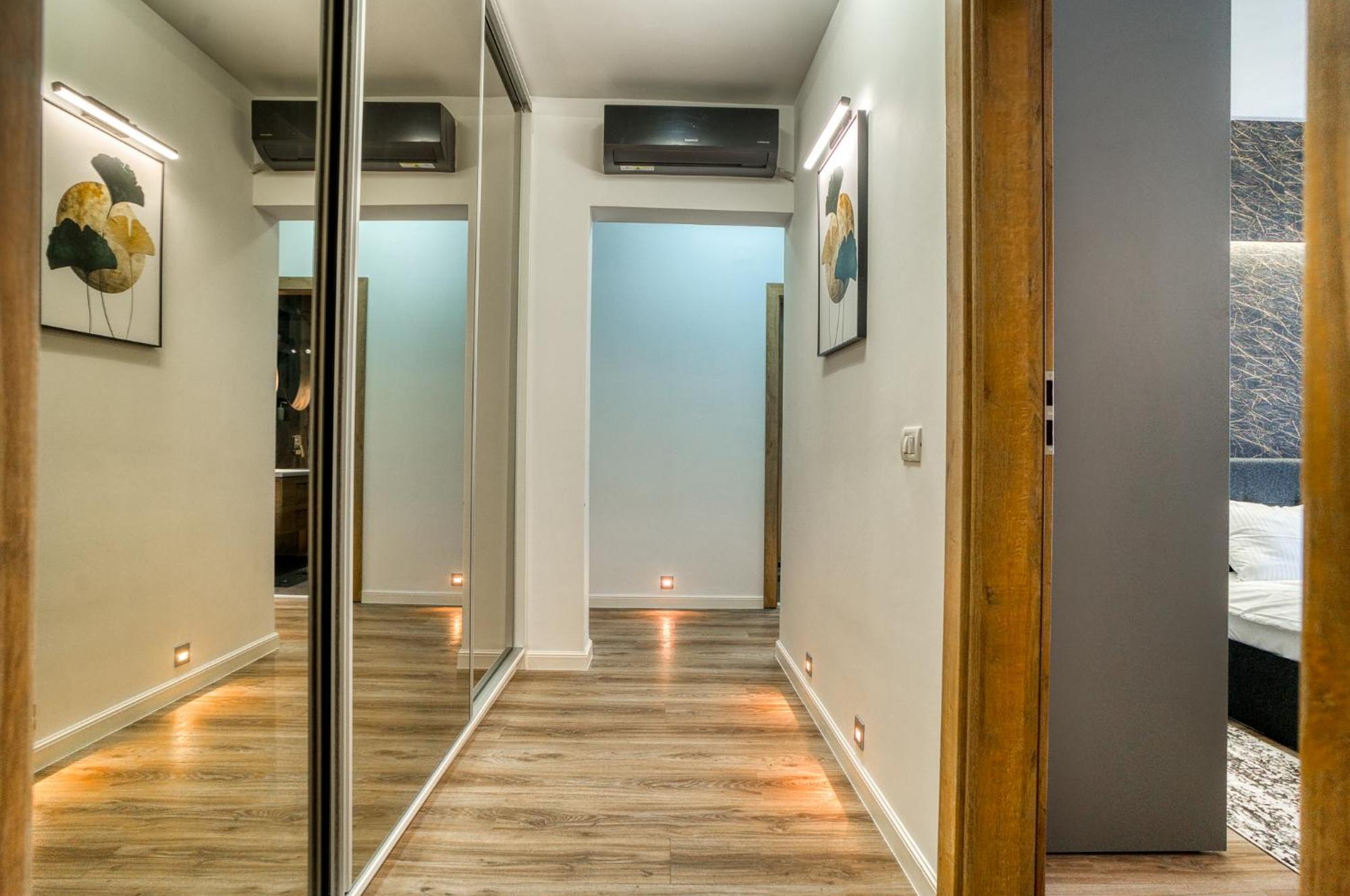 Chic Retreat: Newly Renovated 1br Apartment Bucharest