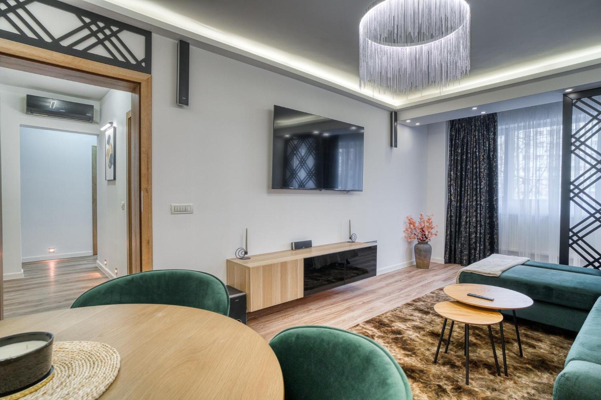Chic Retreat: Newly Renovated 1br * Bucharest
