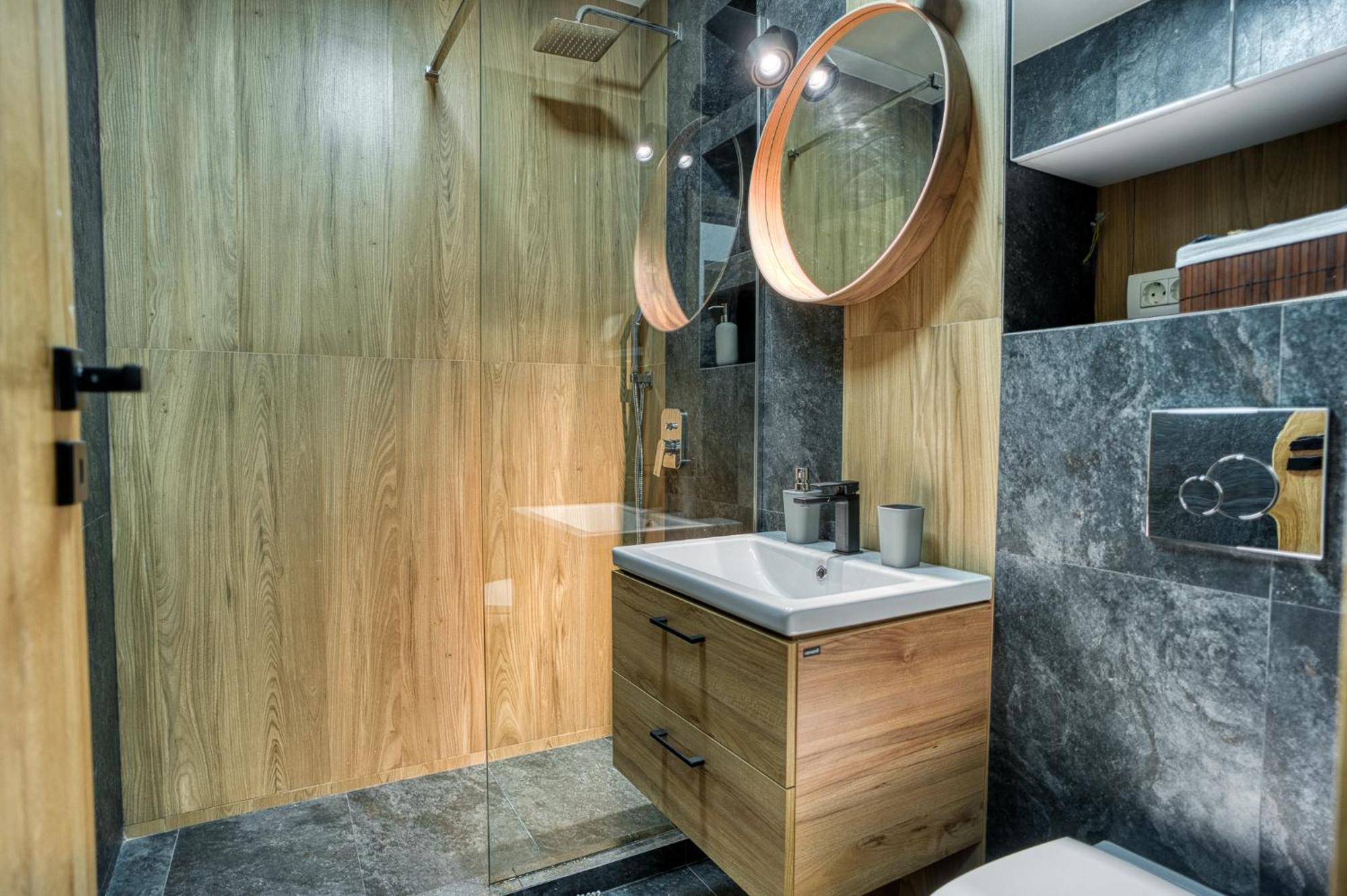 Chic Retreat: Newly Renovated 1br Apartment Bucharest