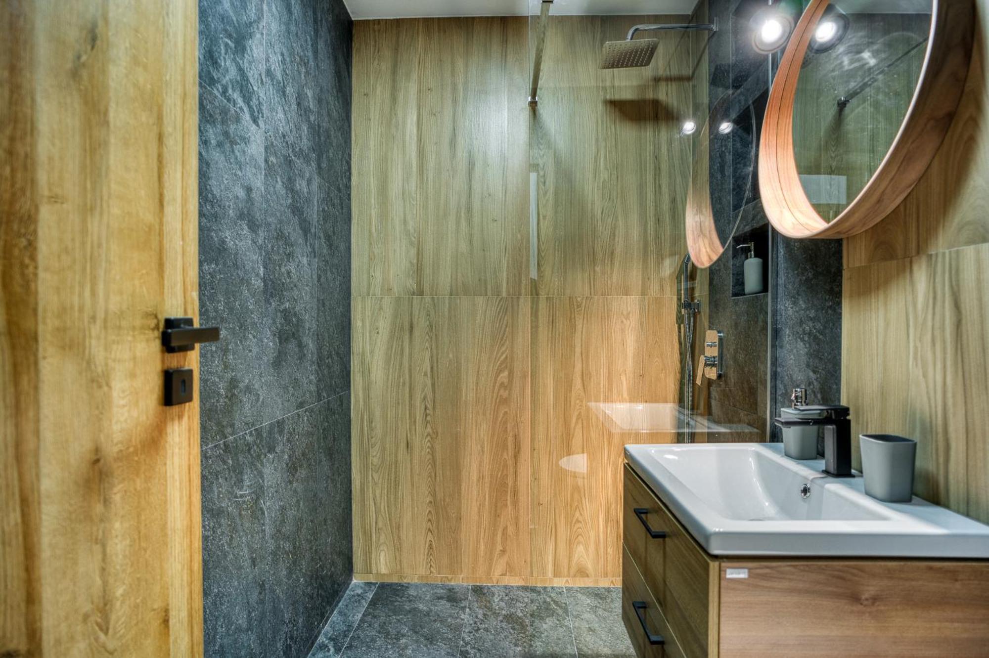 Chic Retreat: Newly Renovated 1br Bucharest