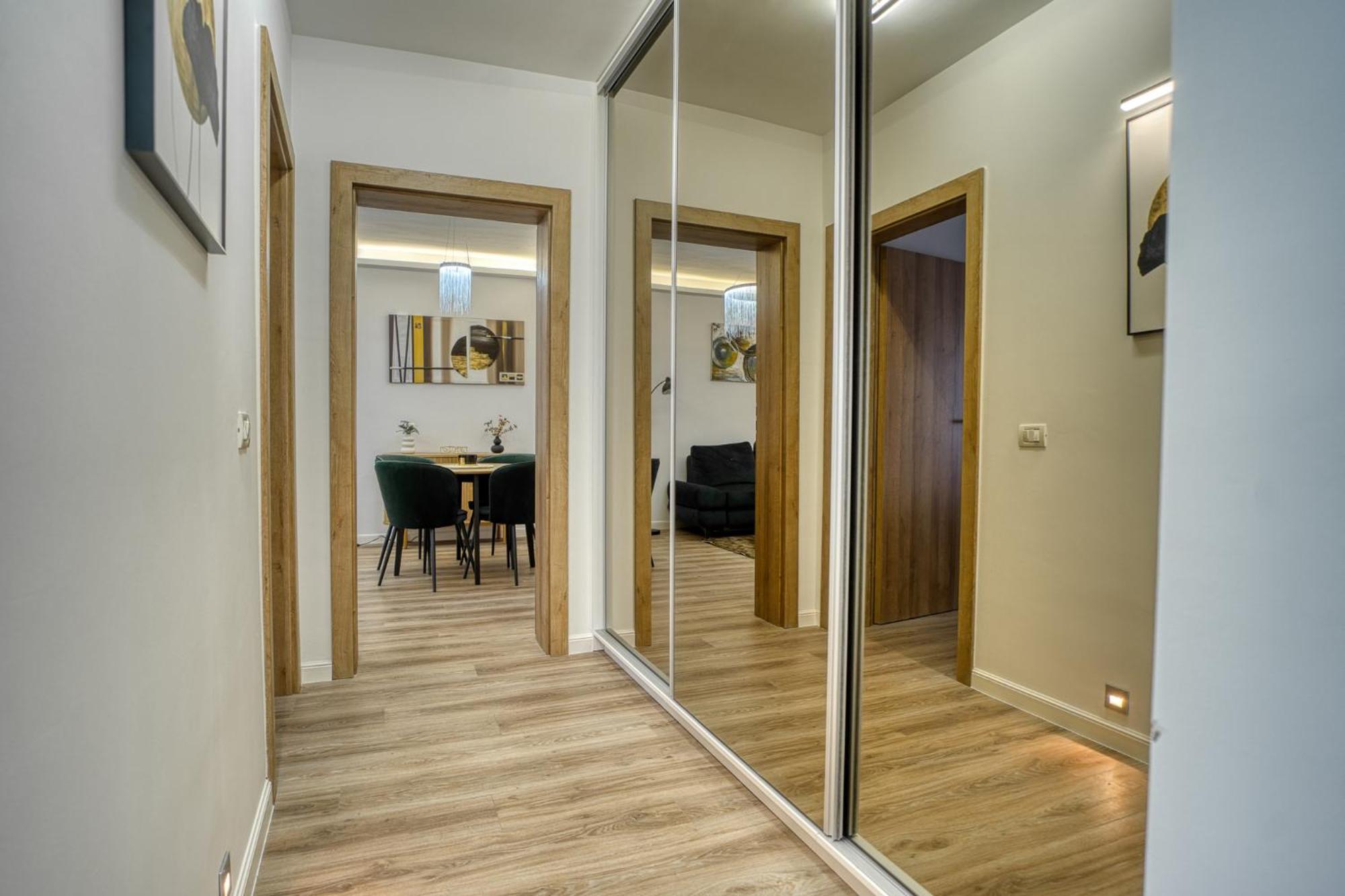 Chic Retreat: Newly Renovated 1br Bucharest