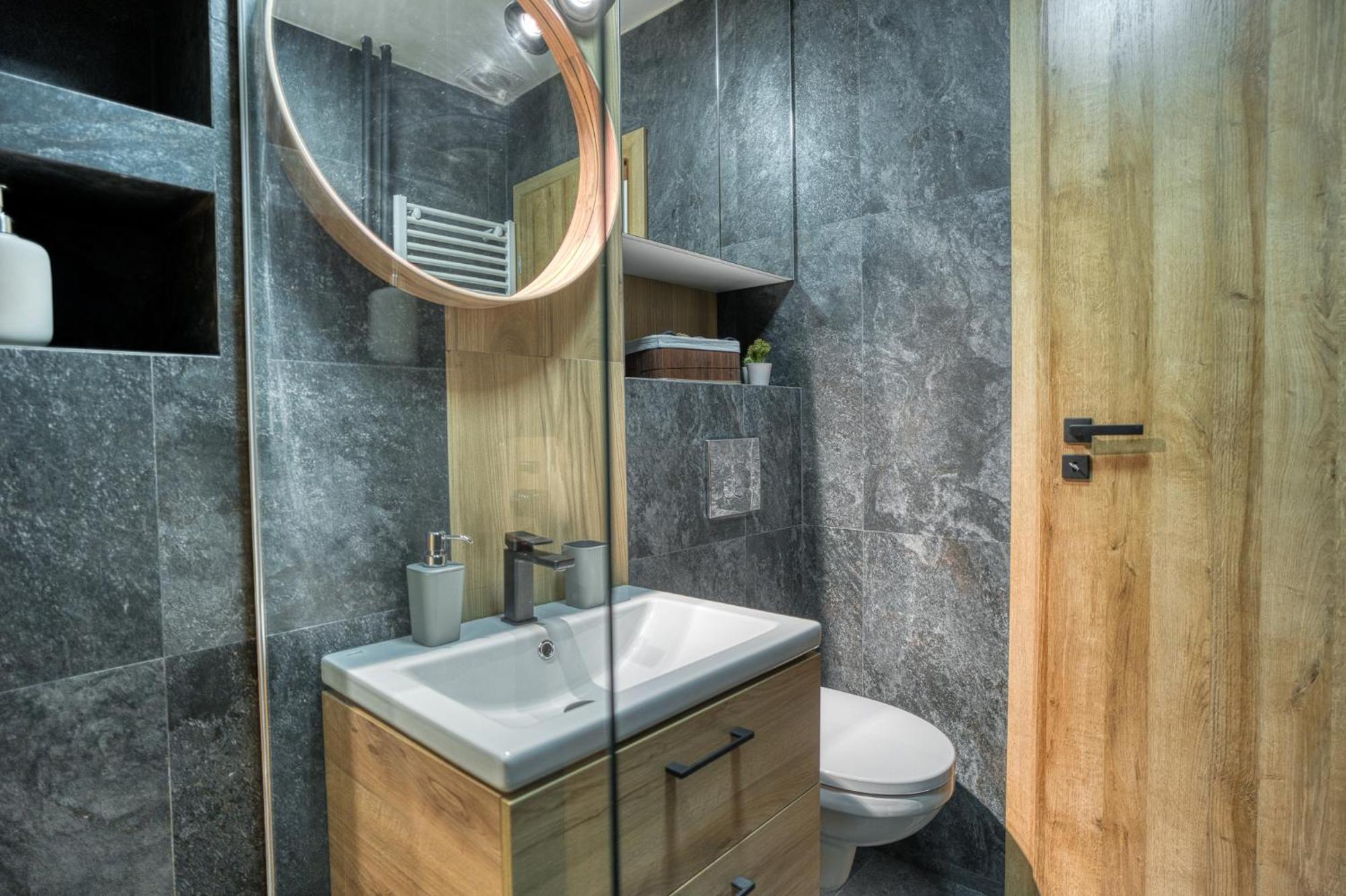 Chic Retreat: Newly Renovated 1br Apartment *
